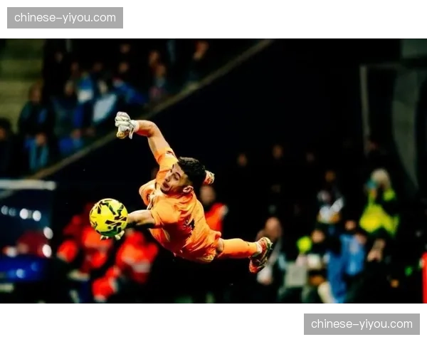 巴萨中场控制力极强，佩德里传球渗透找到费尔明破门